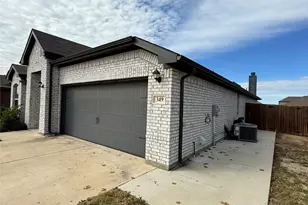 349 Paloma St, Weatherford, TX 76087 - Photo 3