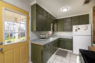 1011 S Waco St, Weatherford, TX 76086 - Photo 11