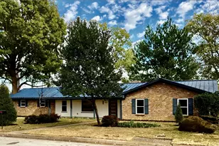 305 Bluebonnet Dr, Grapevine, TX 76051 - Photo 1