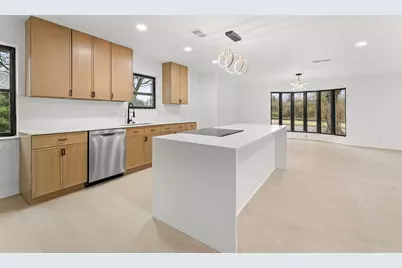 328 E Pleasant Run Road, DeSoto, TX 75115 - Photo 3