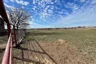 301 Blue Ribbon Rd, Waxahachie, TX 75165 - Photo 15