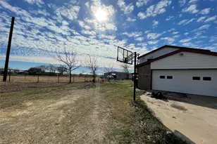 301 Blue Ribbon Rd, Waxahachie, TX 75165 - Photo 3