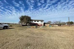 301 Blue Ribbon Rd, Waxahachie, TX 75165 - Photo 11