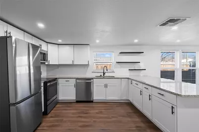 1700 S Edgewood Terrace, Fort Worth, TX 76105 - Photo 11