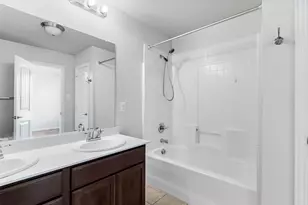 2841 Pacifico Wy, Fort Worth, TX 76111 - Photo 17