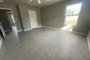 2301 Creek Dr, Granbury, TX 76048 - Photo 11