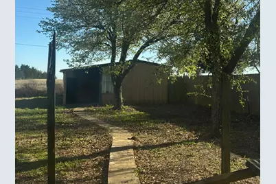 115 Elizabeth Lane, Blossom, TX 75416 - Photo 3