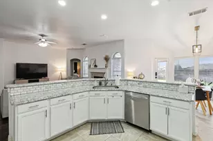 707 Bayshore Dr, Mansfield, TX 76063 - Photo 5