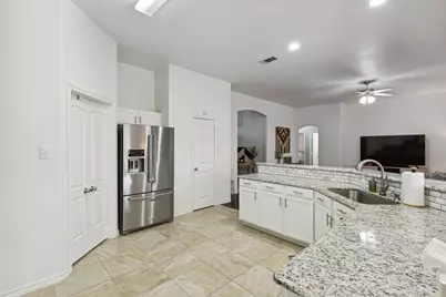 707 Bayshore Drive, Mansfield, TX 76063 - Photo 7