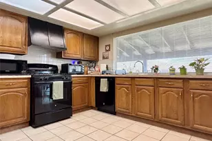 7302 Hardwood Trail, Dallas, TX 75249 - Photo 3