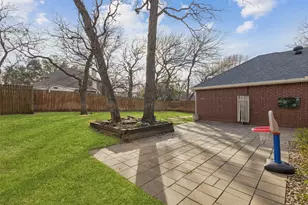 7600 Chestnut Dr, North Richland Hills, TX 76182 - Photo 27