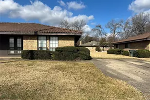 2301 N Woods St, Sherman, TX 75092 - Photo 1
