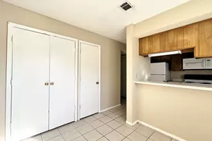 929 W Hickory St, Denton, TX 76201 - Photo 13