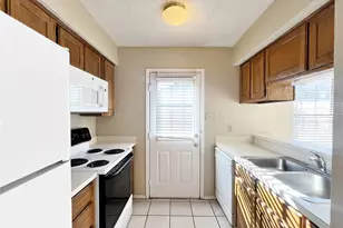929 W Hickory St, Denton, TX 76201 - Photo 11