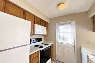 929 W Hickory St, Denton, TX 76201 - Photo 11