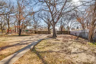 402 W Grauwyler Rd, Irving, TX 75061 - Photo 21