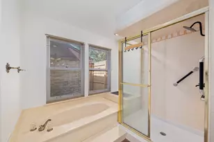 12317 Cross Creek Dr, Dallas, TX 75243 - Photo 9