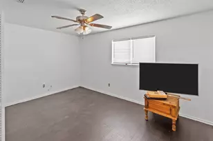 204 Thomas St, Joshua, TX 76058 - Photo 9