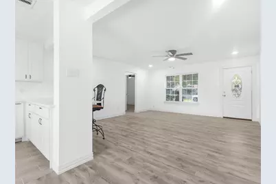 10124 Shayna Drive, Dallas, TX 75217 - Photo 11