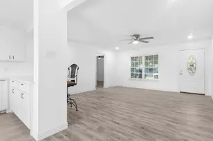 10124 Shayna Dr, Dallas, TX 75217 - Photo 11