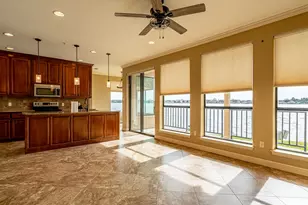 401 E Pearl St, Granbury, TX 76048 - Photo 3