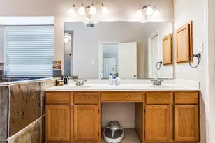 1805 Pecan View Dr, Garland, TX 75040 - Photo 19