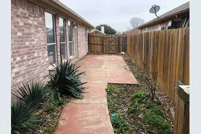 1208 Brookvalley Drive, Arlington, TX 76018 - Photo 9