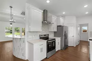 801 Comanche Cove Dr, Granbury, TX 76048 - Photo 13