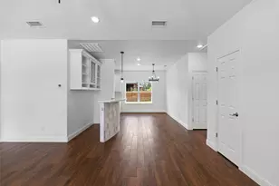 801 Comanche Cove Dr, Granbury, TX 76048 - Photo 5