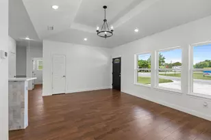 801 Comanche Cove Dr, Granbury, TX 76048 - Photo 7