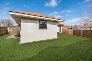 2022 Gallante Dr, Carrollton, TX 75007 - Photo 13