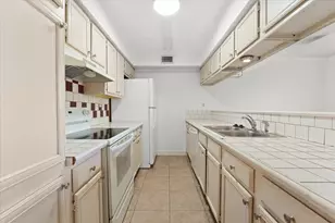 16301 Ledgemont Ln, Addison, TX 75001 - Photo 13