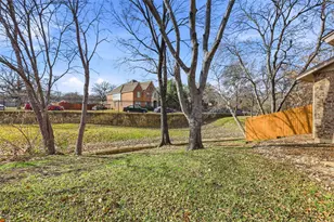 1611 Willow Ln, Euless, TX 76039 - Photo 15