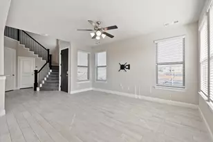 521 Hutchinson Ln, Lewisville, TX 75077 - Photo 5