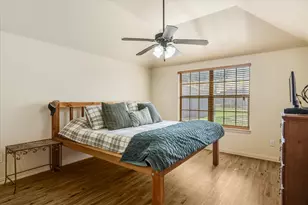 704 Janis St, Granbury, TX 76049 - Photo 17