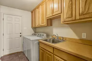 704 Janis St, Granbury, TX 76049 - Photo 13