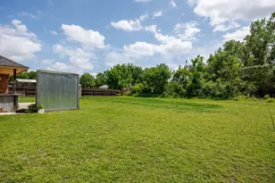704 Janis St, Granbury, TX 76049 - Photo 25