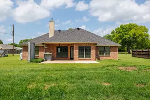 704 Janis St, Granbury, TX 76049 - Photo 23