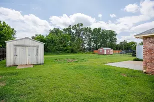 704 Janis St, Granbury, TX 76049 - Photo 27