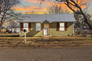 415 Colorado Ave, Graham, TX 76450 - Photo 1