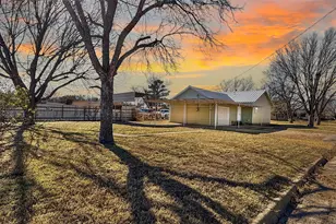 415 Colorado Ave, Graham, TX 76450 - Photo 1