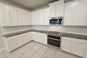 2803 18th Street W, Irving, TX 75060 - Photo 3