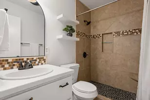 310 E Springdale Ln, Grand Prairie, TX 75052 - Photo 17