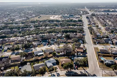 310 E Springdale Lane, Grand Prairie, TX 75052 - Photo 23