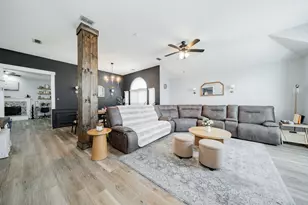 2102 Greenview Dr, Carrollton, TX 75010 - Photo 5