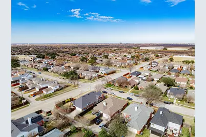 2102 Greenview Drive, Carrollton, TX 75010 - Photo 37