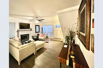 2640 Via Valencia, Carrollton, TX 75006 - Photo 9