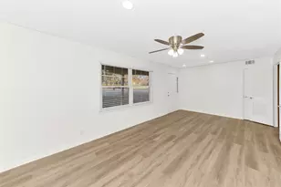 828 S Collins St, Arlington, TX 76010 - Photo 5