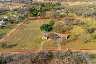 310 Oakhill Dr, Keene, TX 76059 - Photo 3