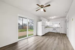 2414 Sparling Way Dr, Carrollton, TX 75006 - Photo 11